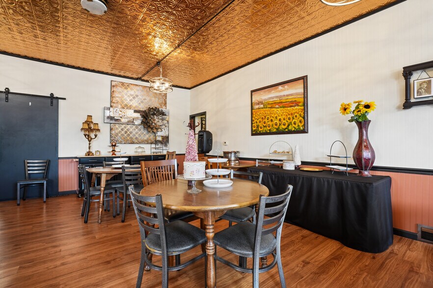 More Photos Of 67 E Main St, Benton Storefront Retail Residential For Sale