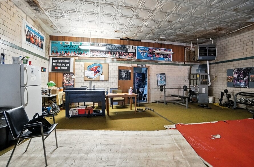 More Photos Of 6105-6117 Vine St, Cincinnati Storefront Retail Residential For Sale