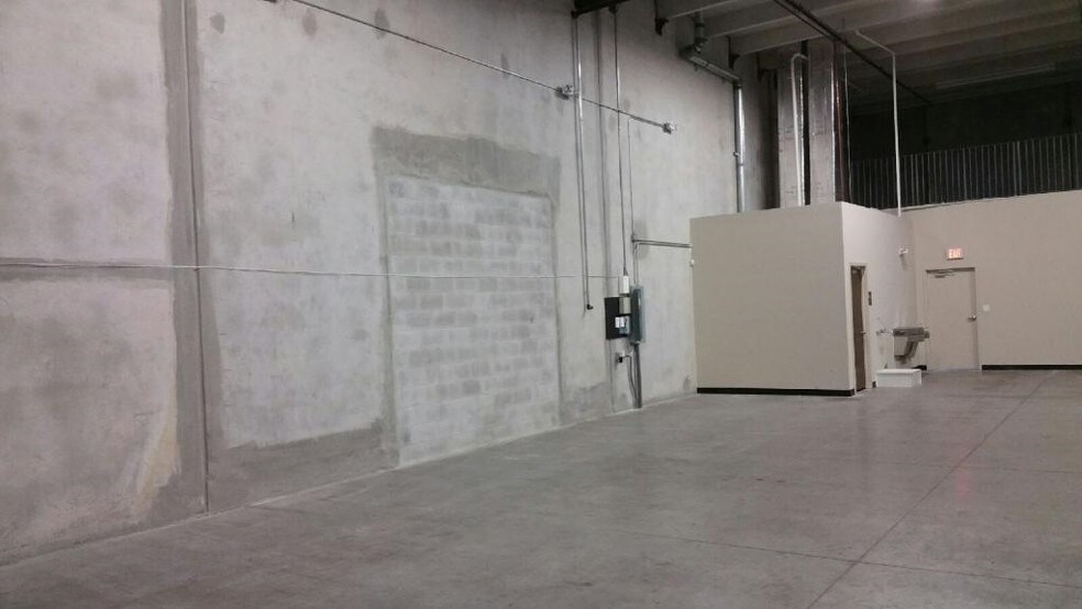 More Photos Of 13431-13453 NW 19th Ln, Miami Warehouse For Lease
