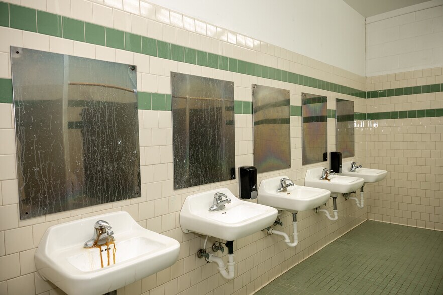 More Photos Of 626 Old River Rd, Sylvania Manufacturing For Sale