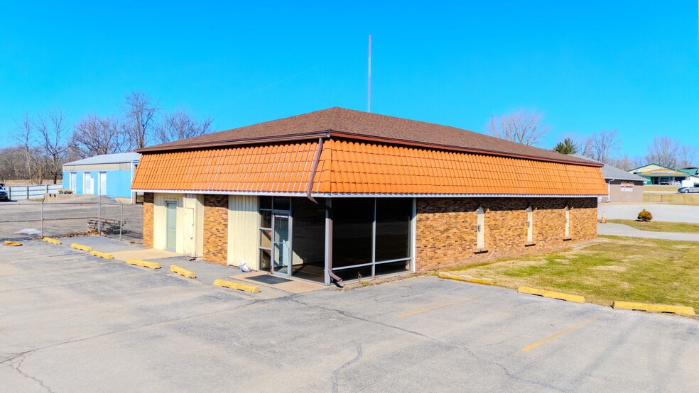 Primary Photo Of 1372 Wabash St, Wabash Flex For Lease