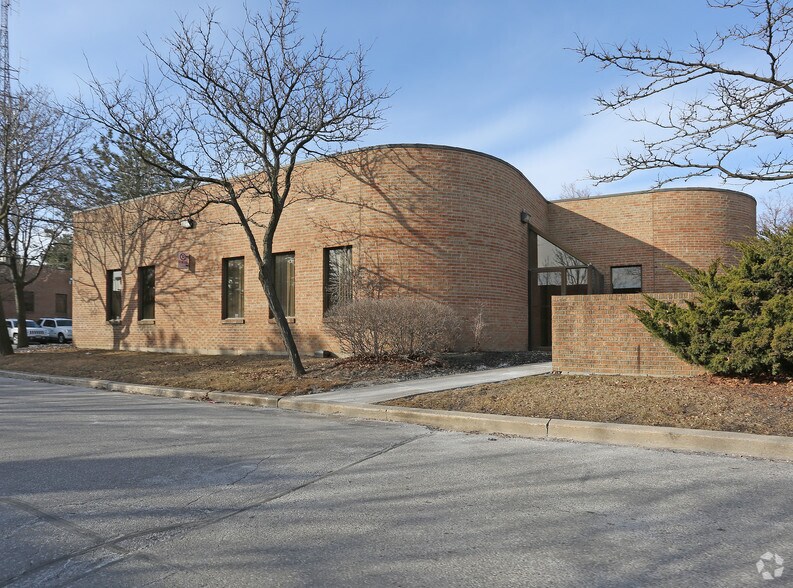 Primary Photo Of 256 Britannia Rd E, Mississauga Light Distribution For Sale