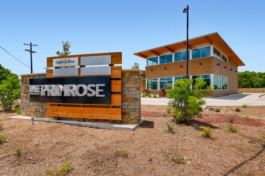 More Photos Of 1101 Main St, Lockhart Freestanding For Lease