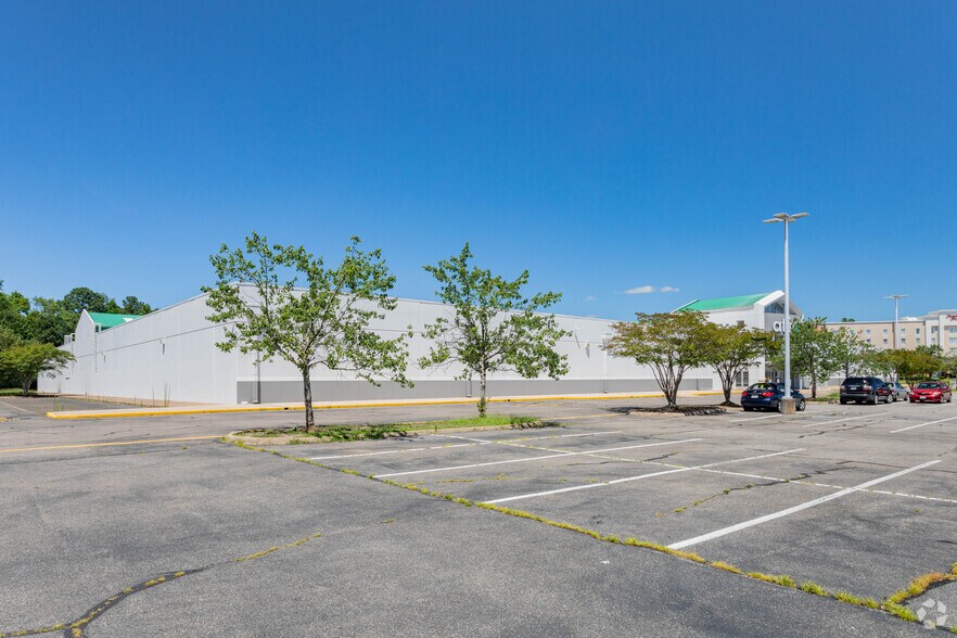 More Photos Of 401 International Center Dr, Sandston Freestanding For Sale