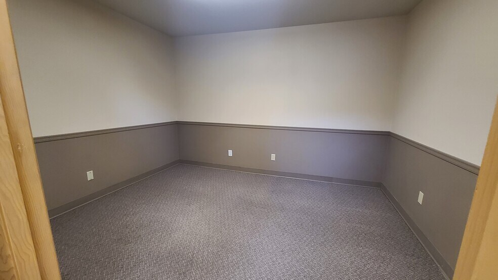 More Photos Of 11777 Watertank Rd, Burlington Loft Creative Space For Lease