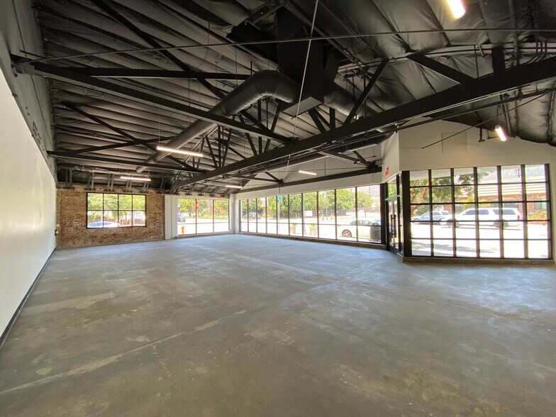 More Photos Of 633 S San Fernando Blvd, Burbank Flex For Lease