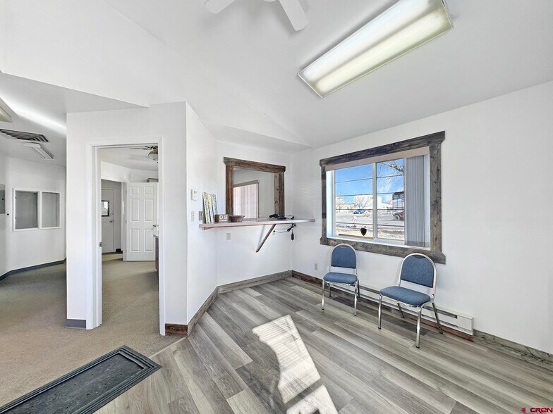 More Photos Of 685 Industrial Blvd, Delta Warehouse For Lease