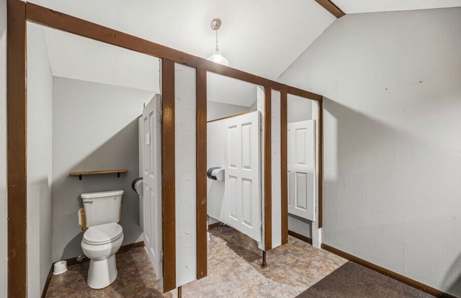 More Photos Of 810 Center St, Lewiston Restaurant For Sale