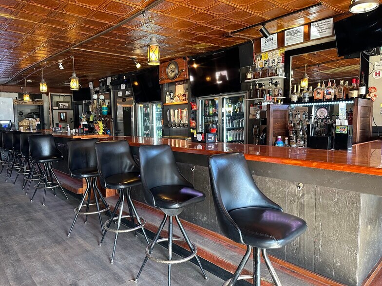 More Photos Of 7403 S Telegraph Rd, Temperance Bar For Sale
