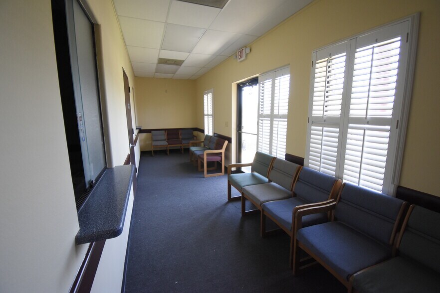 More Photos Of 10407 W Fairmont Pky, La Porte Medical For Lease