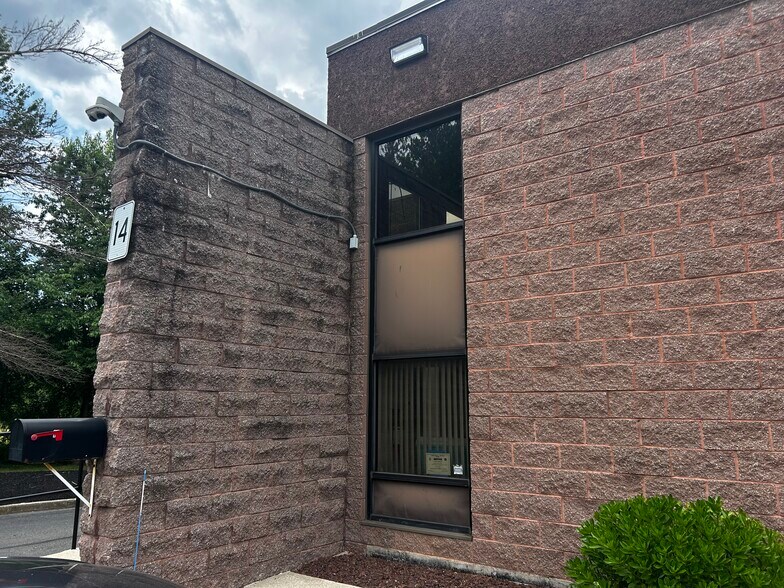 More Photos Of 14-16 Thomas J Rhodes Industrial Dr, Trenton Warehouse For Lease