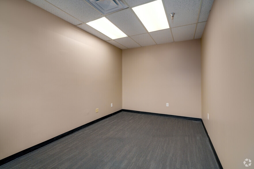 More Photos Of 6925 Lake Ellenor Dr, Orlando Unknown For Lease