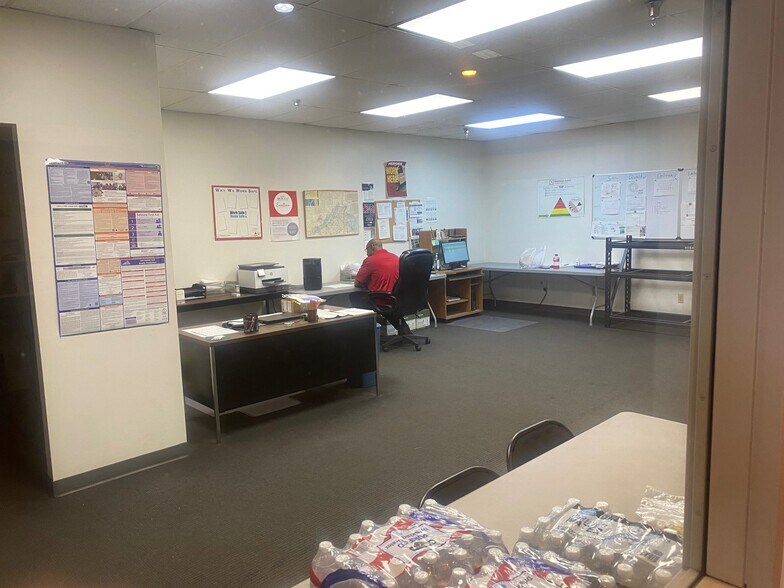 More Photos Of 3440 Trant Ave, Norfolk Distribution For Lease