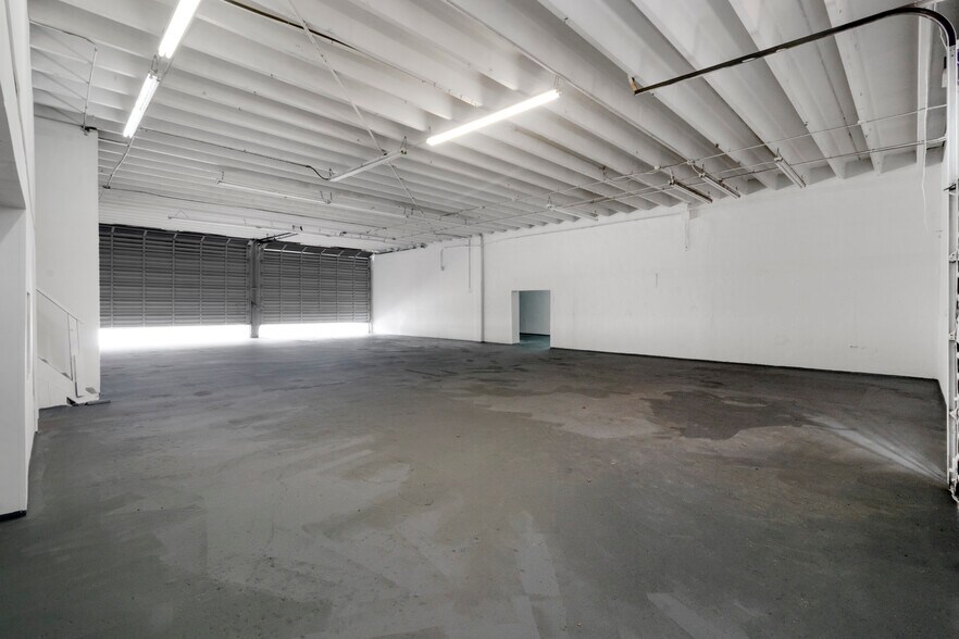 More Photos Of 499 NW 79th St, Miami Auto Repair For Sale