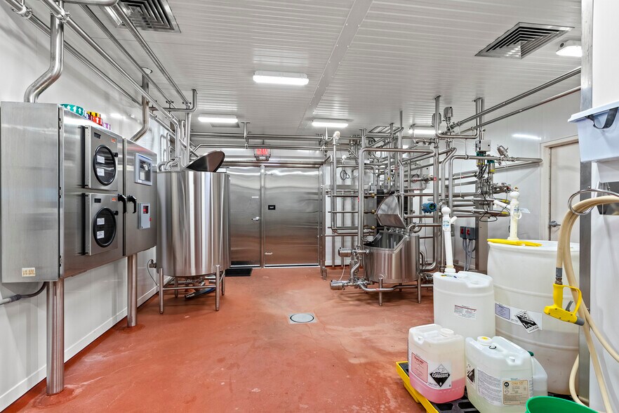 More Photos Of 8103 WI-42 Hwy, Egg Harbor General Retail For Sale