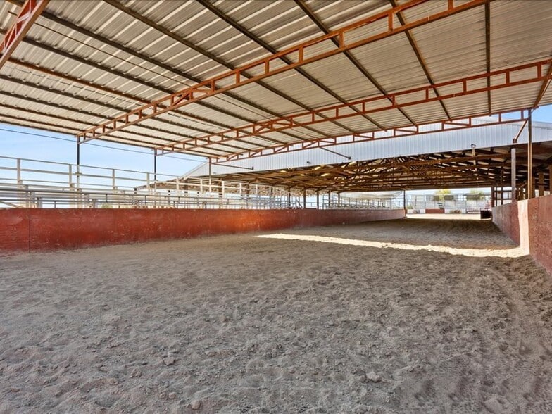 More Photos Of 34338 Nevis Ave, Mc Farland Horse Stables For Sale