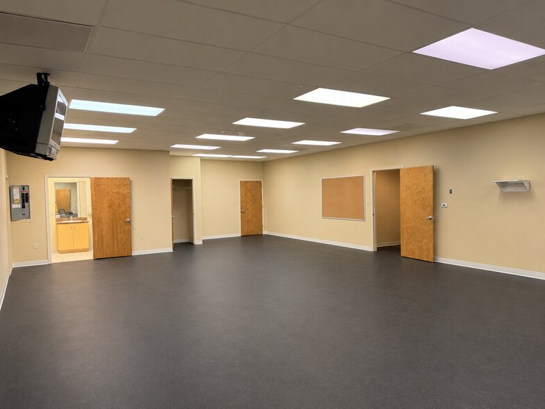 More Photos Of 7491 Ulmerton Rd, Largo Medical For Lease