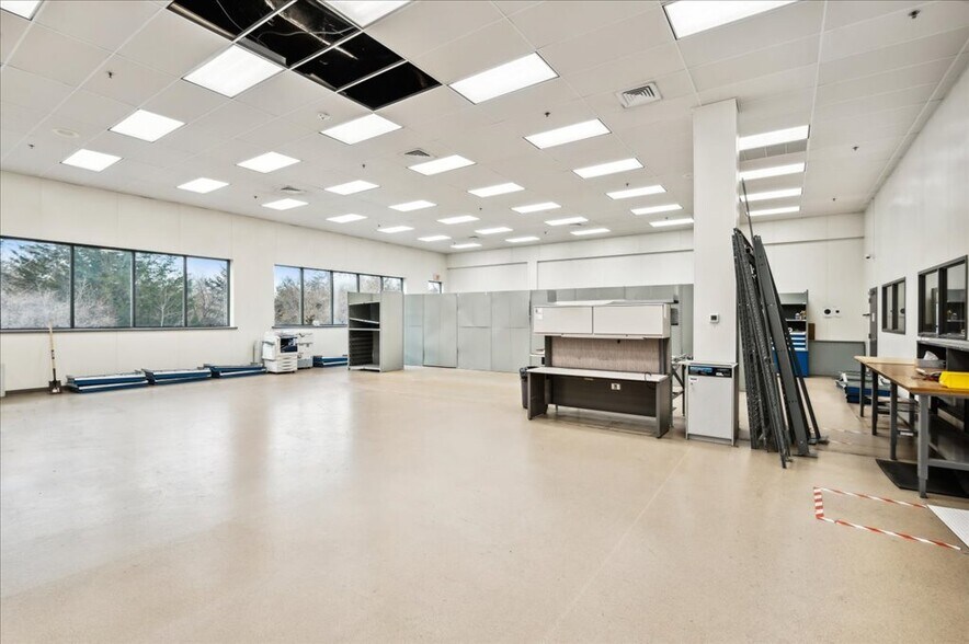 More Photos Of 119 White Oak Dr, Berlin Manufacturing For Sale