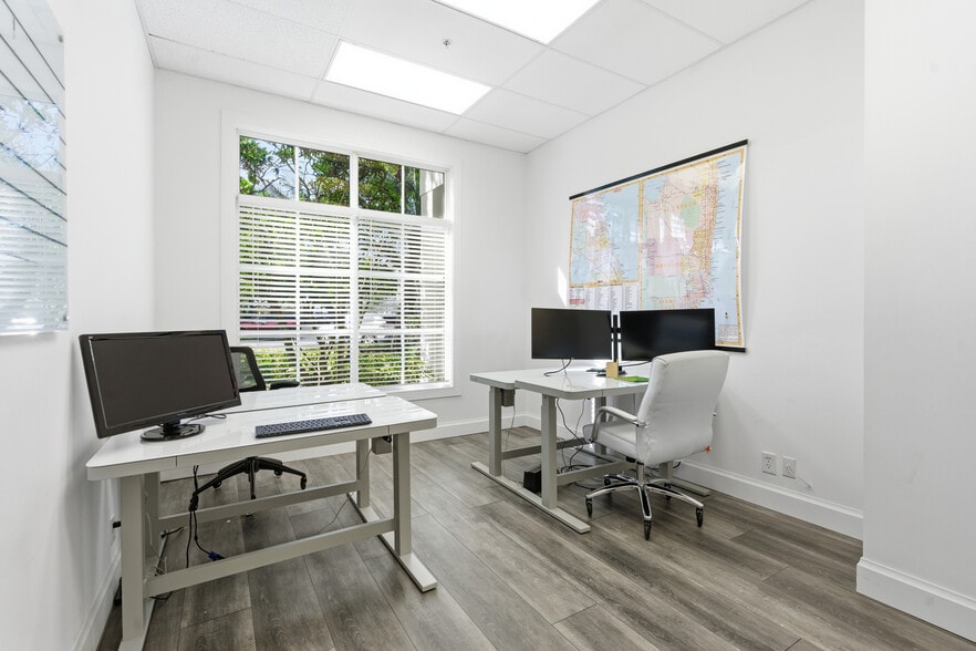 More Photos Of 3307 Northlake Blvd, Palm Beach Gardens Office For Sale
