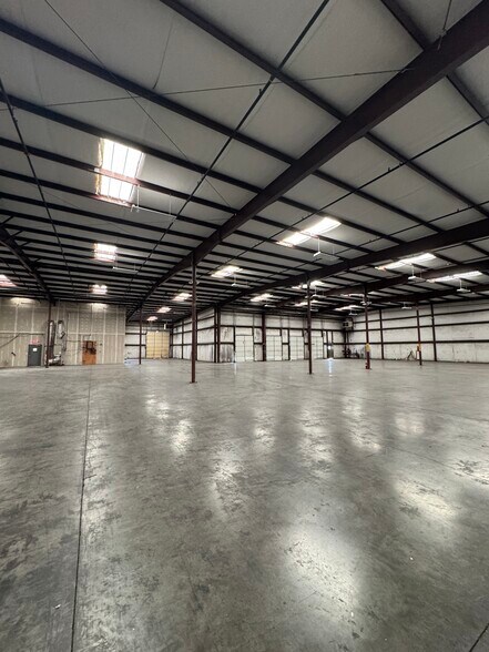 More Photos Of 1450 Poplar Ln, Nashville Service For Lease