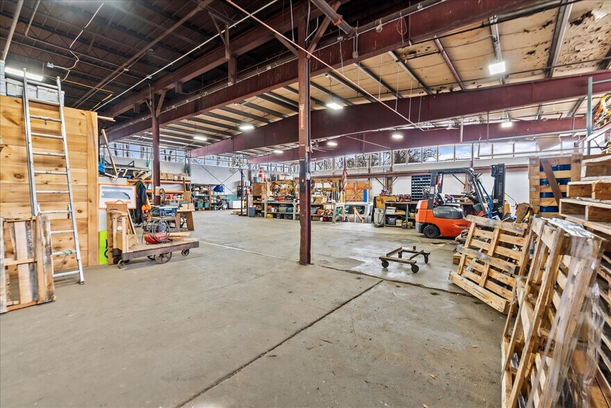 More Photos Of 175 Circuit Ave, West Springfield Warehouse For Lease