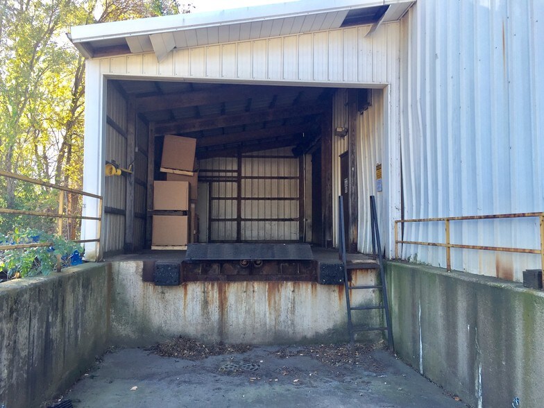 More Photos Of 412 Matteson St, Dyer Warehouse For Lease