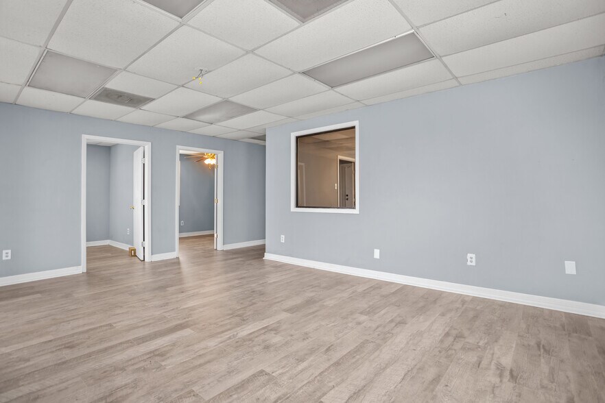 More Photos Of 1504 E Loop 304, Crockett Office For Sale