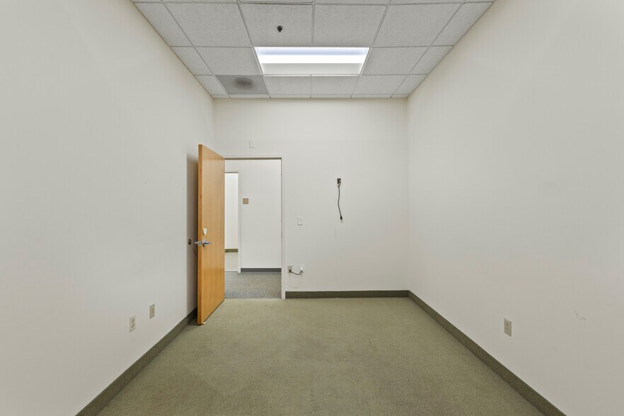 More Photos Of 15 E Union Ave, East Rutherford Warehouse For Lease
