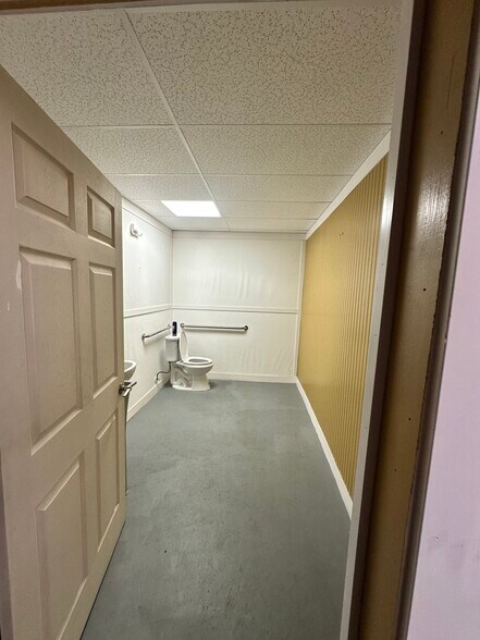 More Photos Of 2493 Broad Ave, Memphis Warehouse For Sale