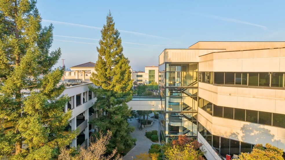 More Photos Of 100 Willow Plz, Visalia Medical For Sale