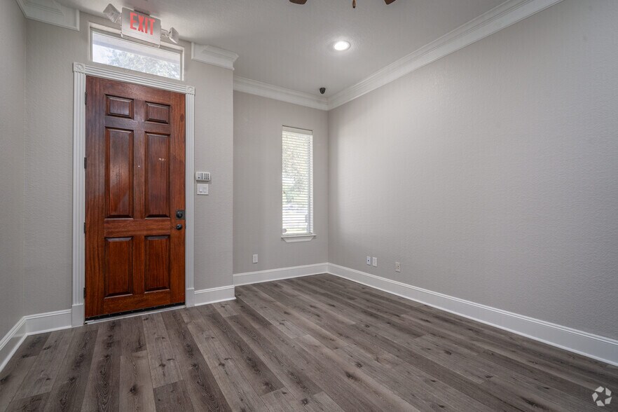 More Photos Of 11601 Spring Cypress Rd, Tomball Office For Sale