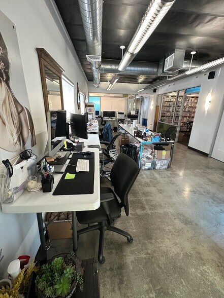 More Photos Of 5301 Rosewood Ave, Los Angeles Office For Lease