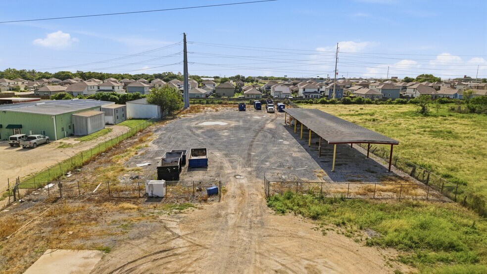 More Photos Of 2476 N Heideke St, Seguin Industrial For Sale