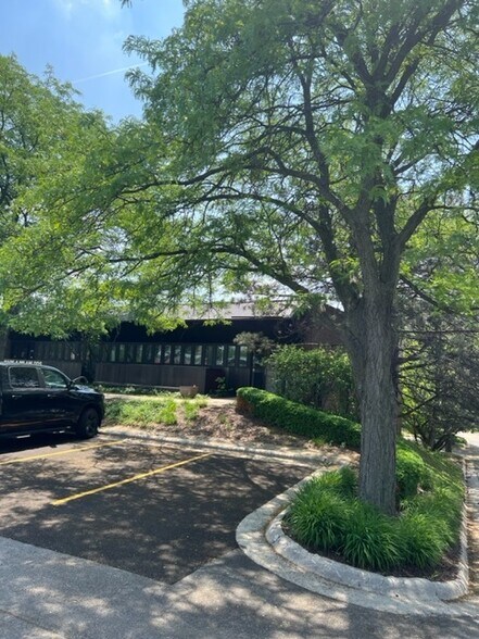 More Photos Of 4777 E State St, Rockford Medical For Sale