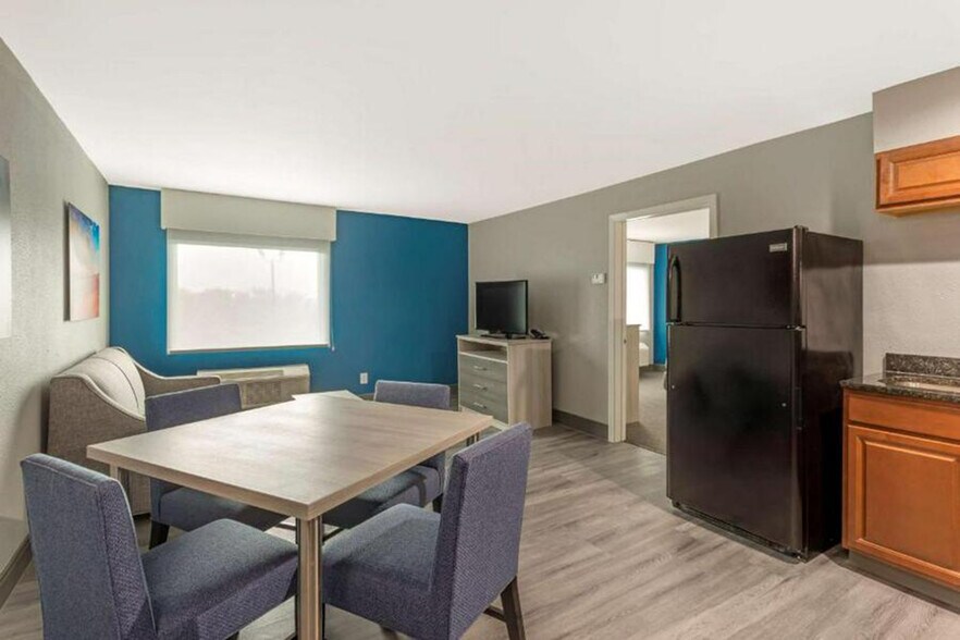 More Photos Of 107 Interstate Dr NW, Cleveland Hotel For Sale