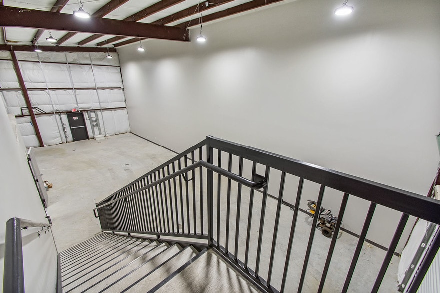 More Photos Of 4018 Ocee St, Houston Manufacturing For Lease