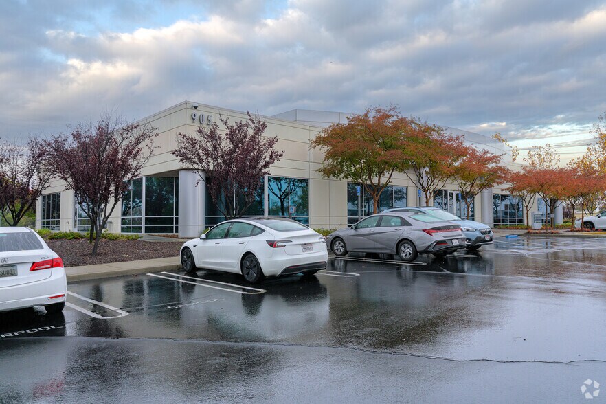 Primary Photo Of 905 Highland Pointe Dr, Roseville Office Residential For Lease