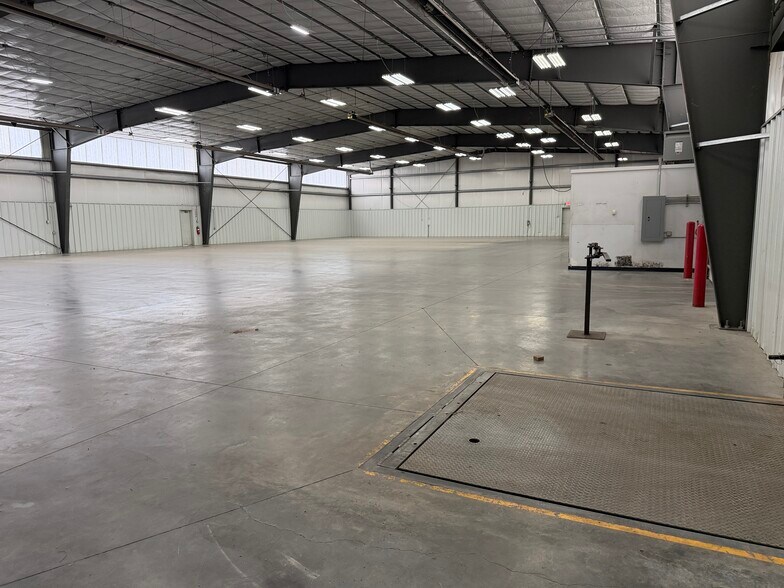 More Photos Of 9509 S Wells Cir, West Jordan Manufacturing For Sale