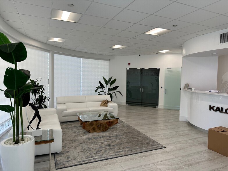 More Photos Of 16175 NW 49th Ave, Hialeah Warehouse For Lease