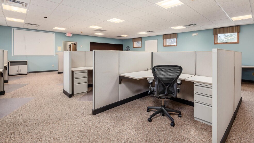 More Photos Of 172 S Friendship Dr, New Concord Medical For Sale