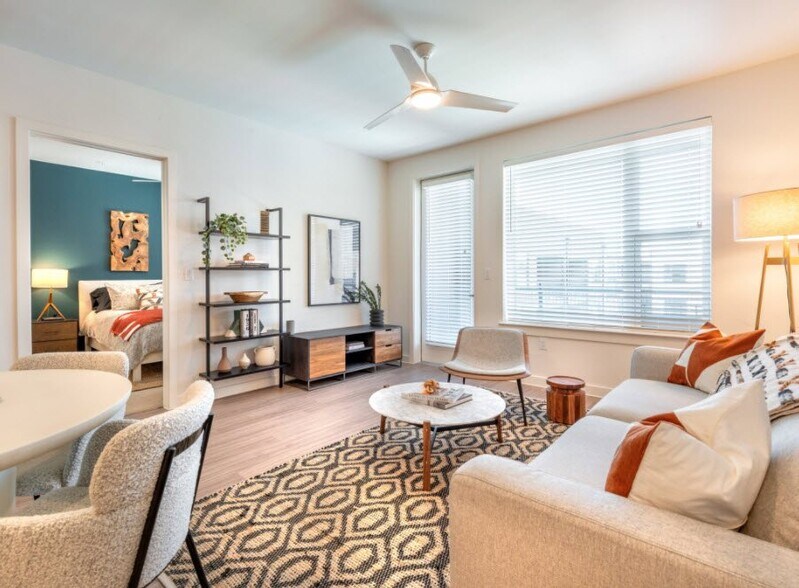 More Photos Of 411 W Commerce St, Dallas Apartments For Lease
