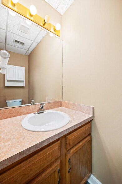 More Photos Of 303 Middletown Pky, Louisville Office For Sale