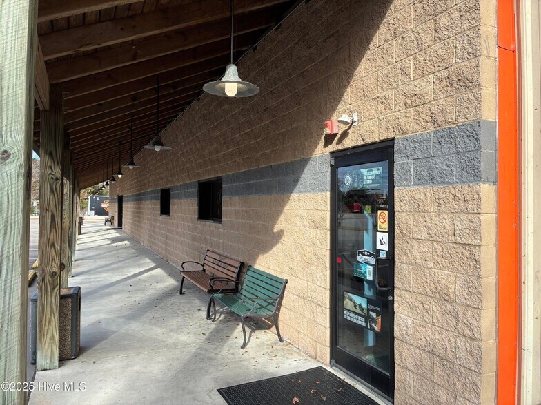 More Photos Of 8739 Caratoke Hwy, Harbinger General Retail For Sale