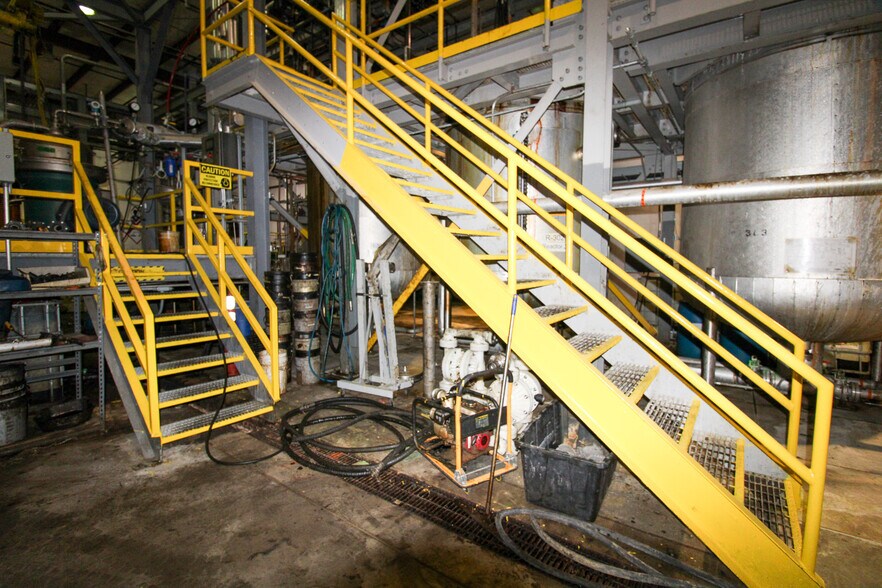 More Photos Of 5640 44th Ave S, Clinton Office For Sale