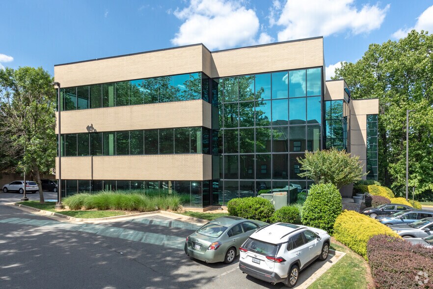 More Photos Of 2826 Old Lee Hwy, Merrifield Medical For Lease