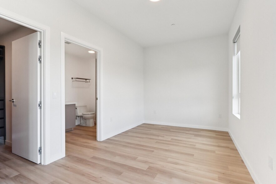 More Photos Of 9900 Venice Blvd, Culver City Apartments For Lease