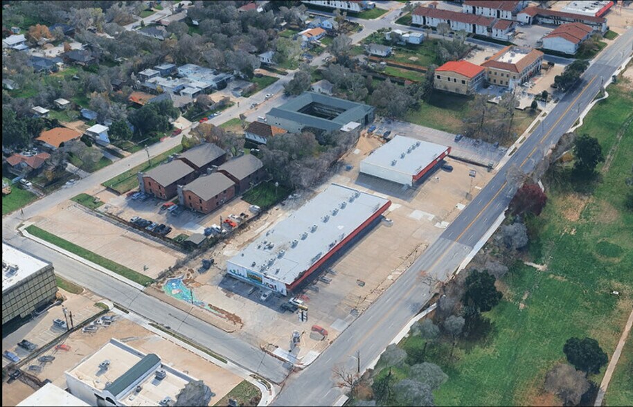 More Photos Of 3001-3027 Lackland Rd, Fort Worth Freestanding For Sale