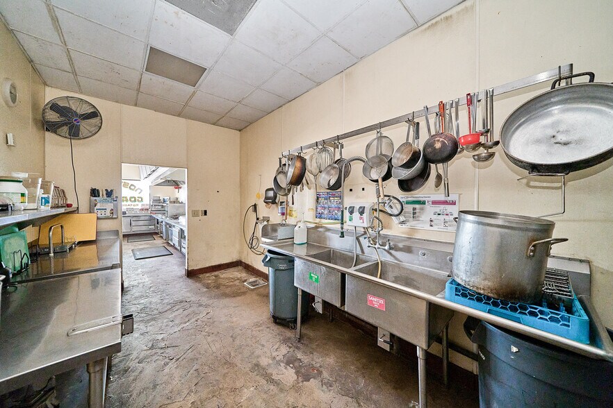 More Photos Of 5835 Bellflower Blvd Unit C, Lakewood Storefront For Lease