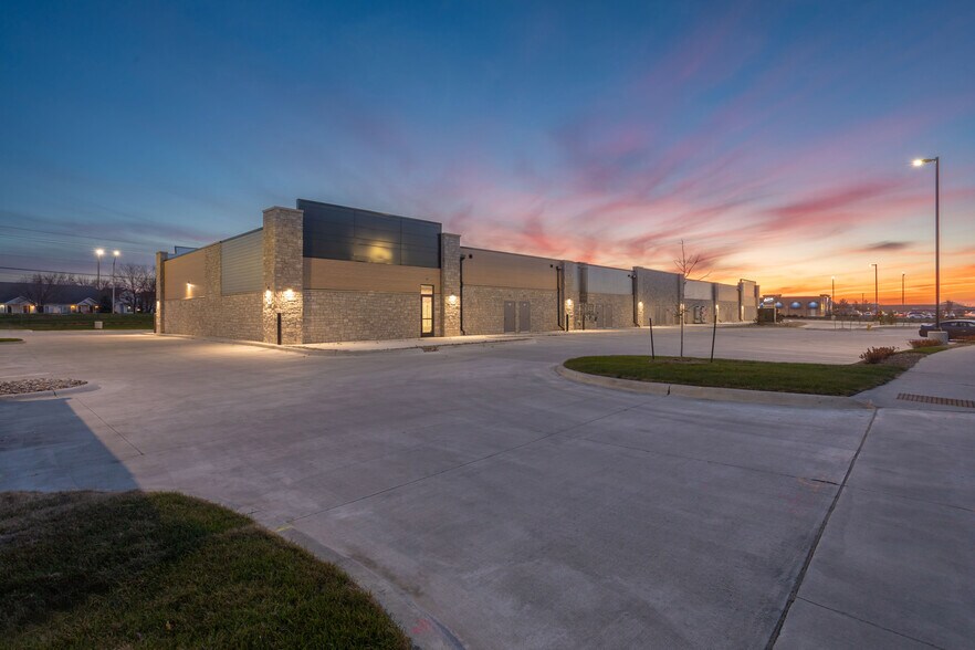 More Photos Of 505 E Hickman, Waukee General Retail For Lease
