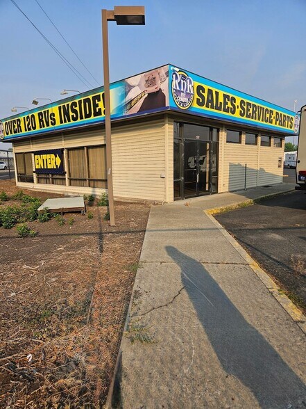 More Photos Of 525-555 E Francis Ave, Spokane Auto Dealership For Sale